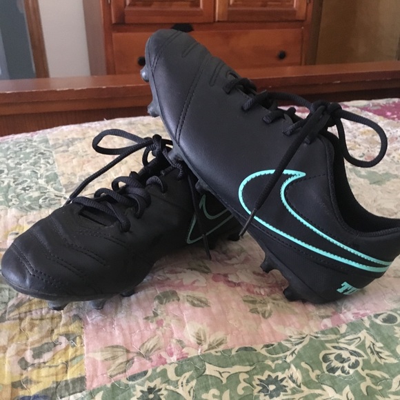 tempo soccer cleats